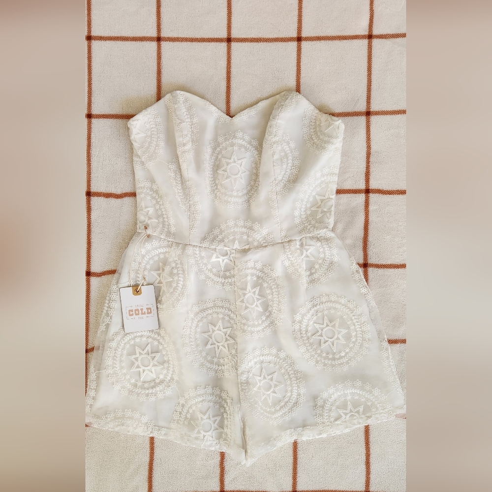 🆕️ Off White Lace Romper